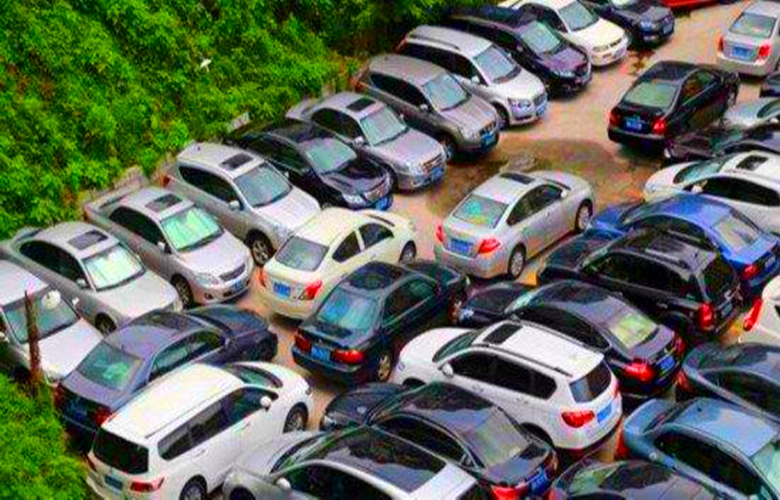 圖1.1  停車(chē)難現(xiàn)象.jpg